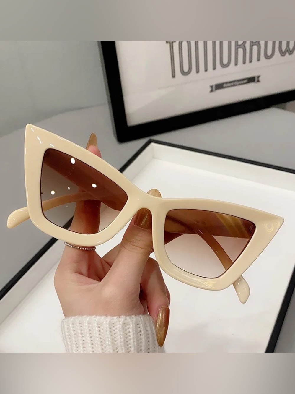 Vintage Cream Cat Eye Sunglasses with Gradient Pink Lenses - Women Accessories